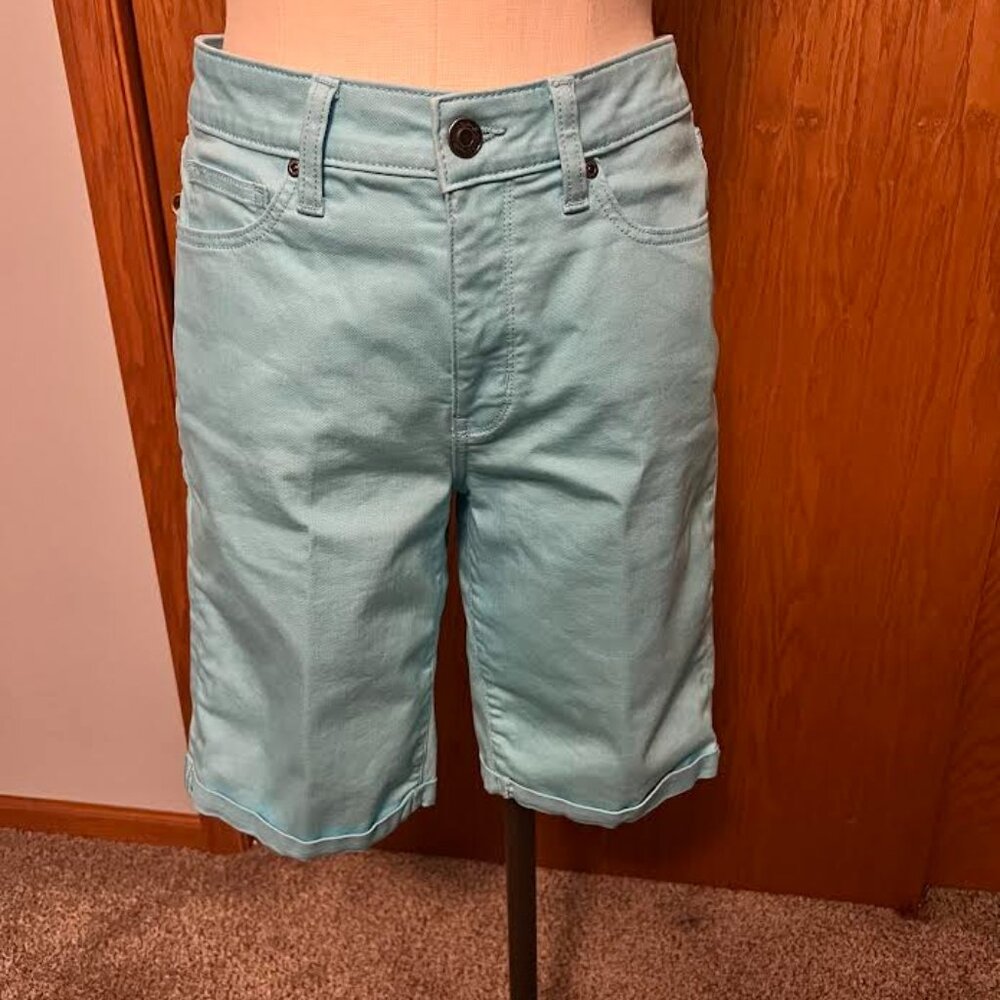 St. John's Bay Bermuda Secretly Slender Mid-Rise Cuffed Short / Size: 10